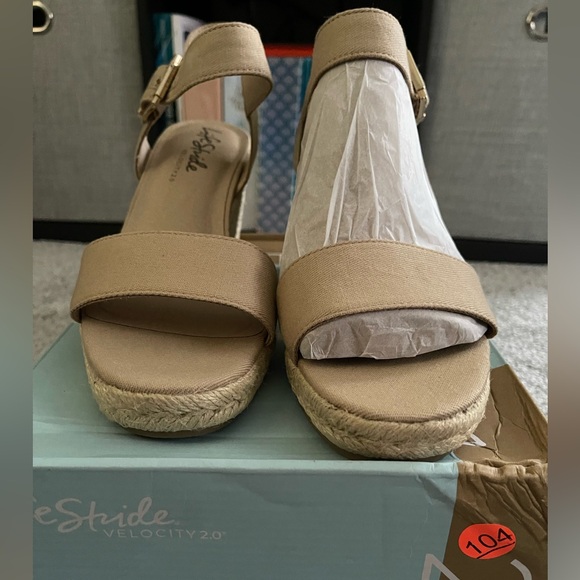 Elegant Beige Wedge Sandals - Picture 6 of 13